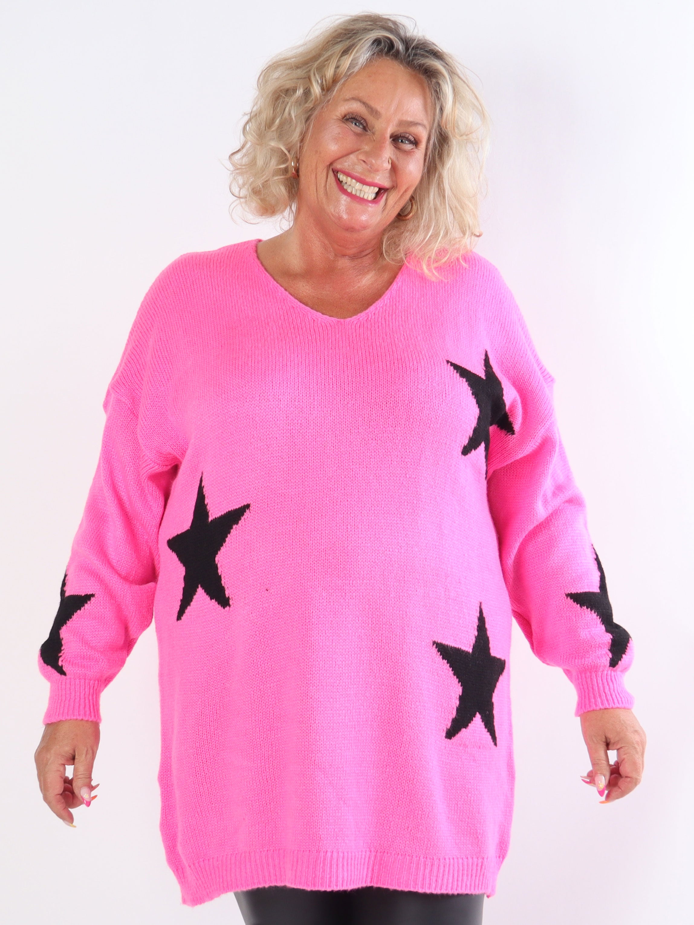 Zaria - Plus size strikkjole med stjerner og v-udskæring